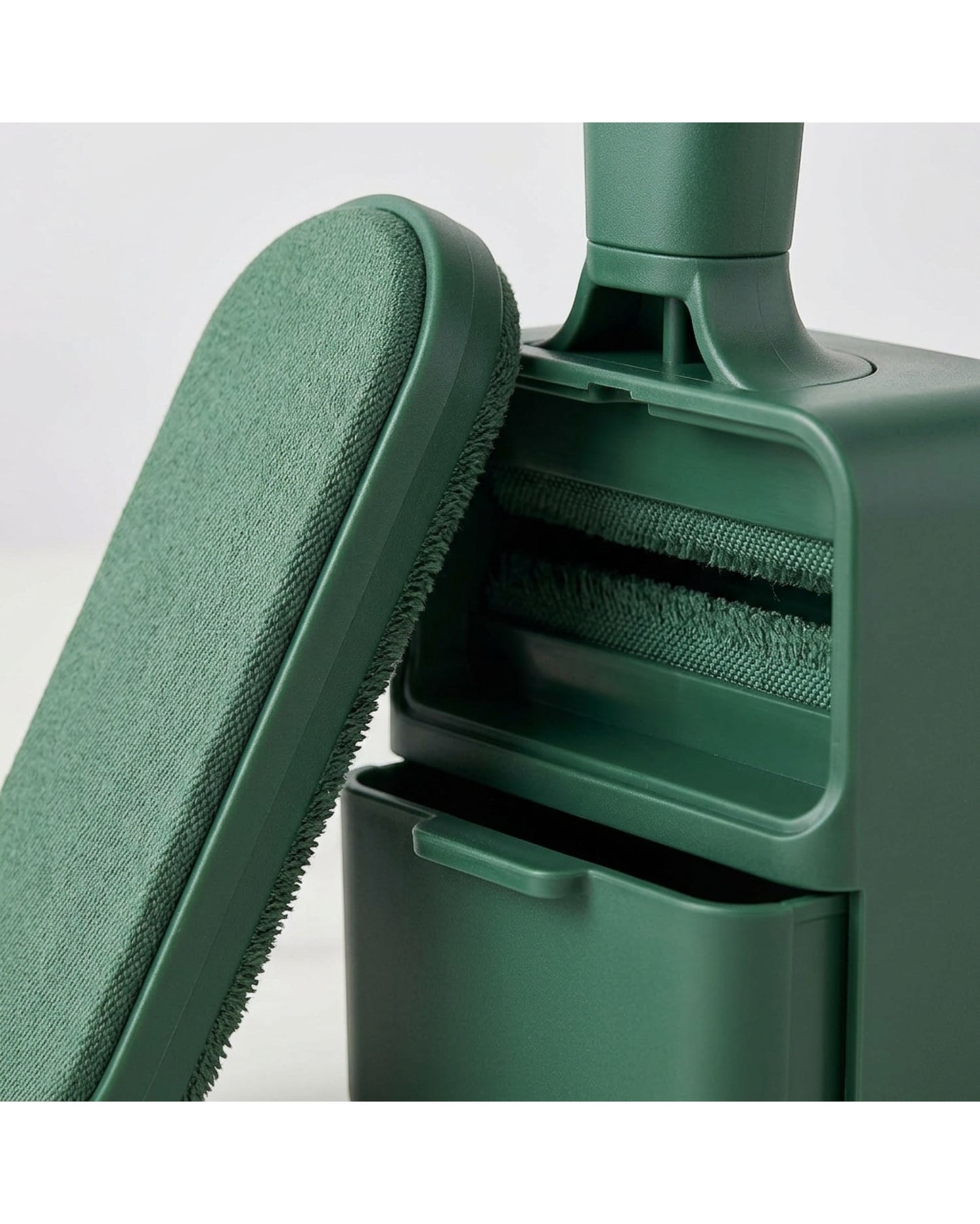 Krovs Dual-Sided Fabric Hair Remover with Cleaning Dock Forest - Detail view